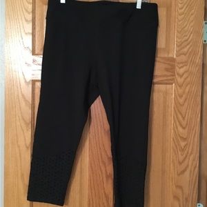 Gaiam laser cut out yoga capris